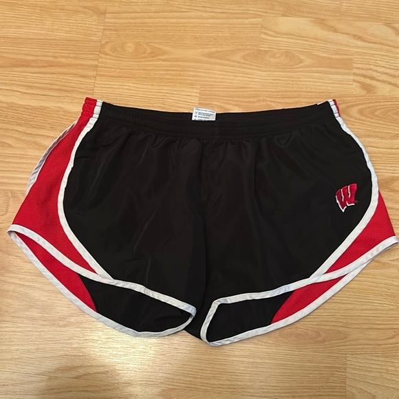 Wisconsin Badgers Soffe shorts size L - Picture 1 of 4
